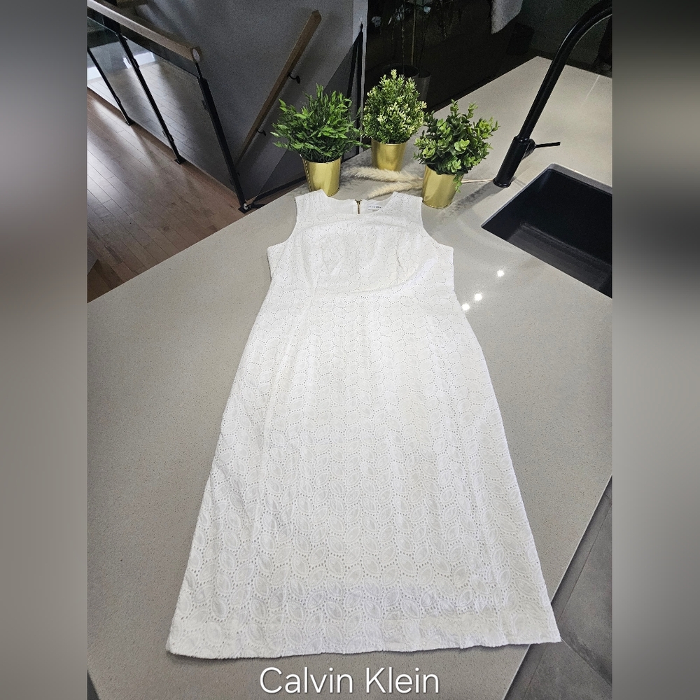 CALVIN KLEIN Magnifique robe Crochet blanche fermeture Doree